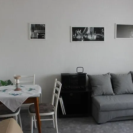 Nordsee-Buesum-Ferienwohnung-2-Zimmer-Wlan-Parkplatz-Meer-Am-Deich-Hafen-150M-Fewo-60M2